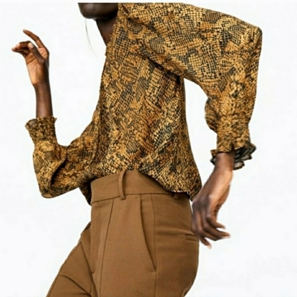 ZARA Snakeskin print Pintuck Pleats Blouse Size small - Picture 3 of 9